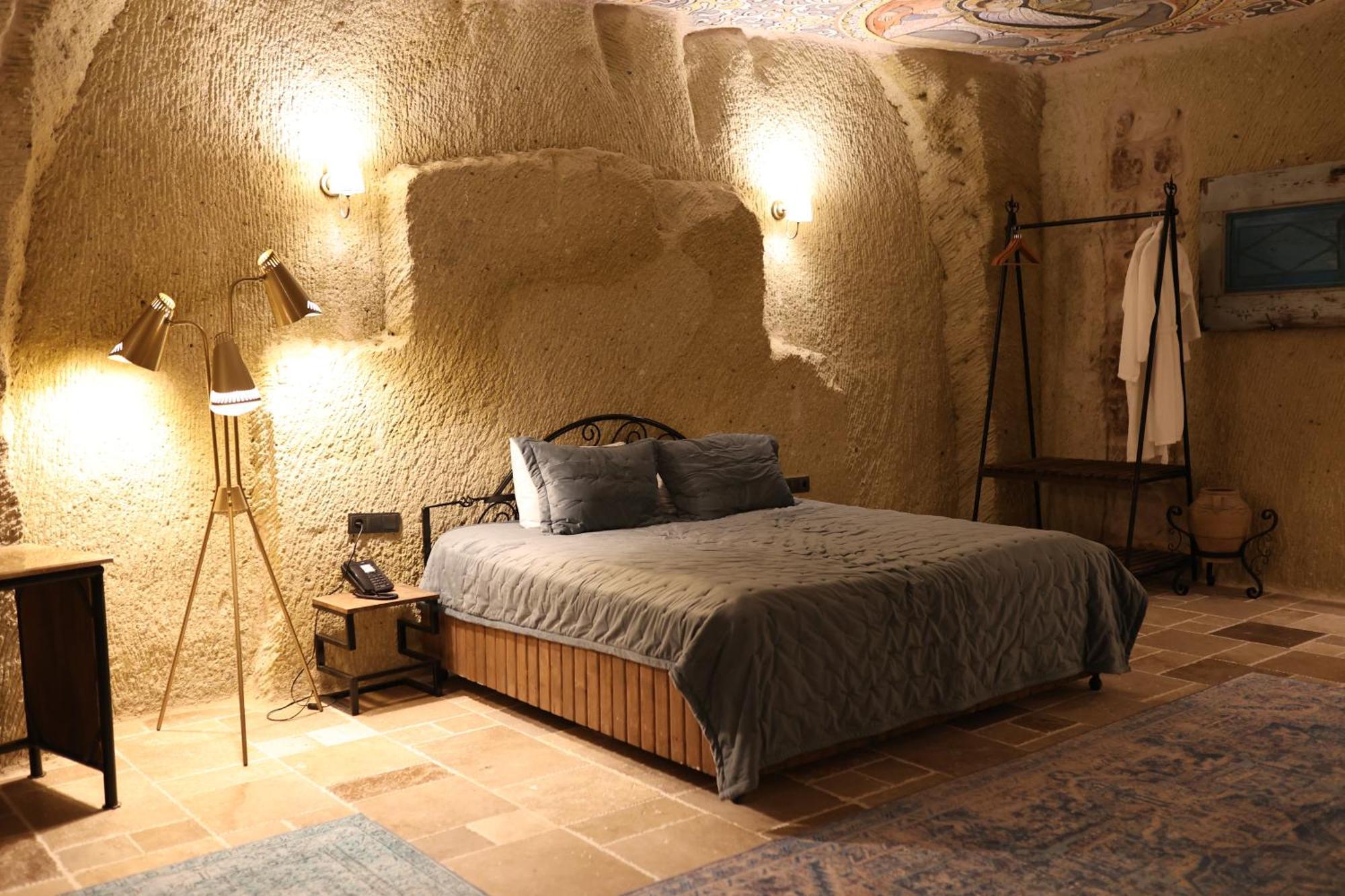 Cappadocia Vita Cave Hotel อูร์กุบ ภายนอก รูปภาพ