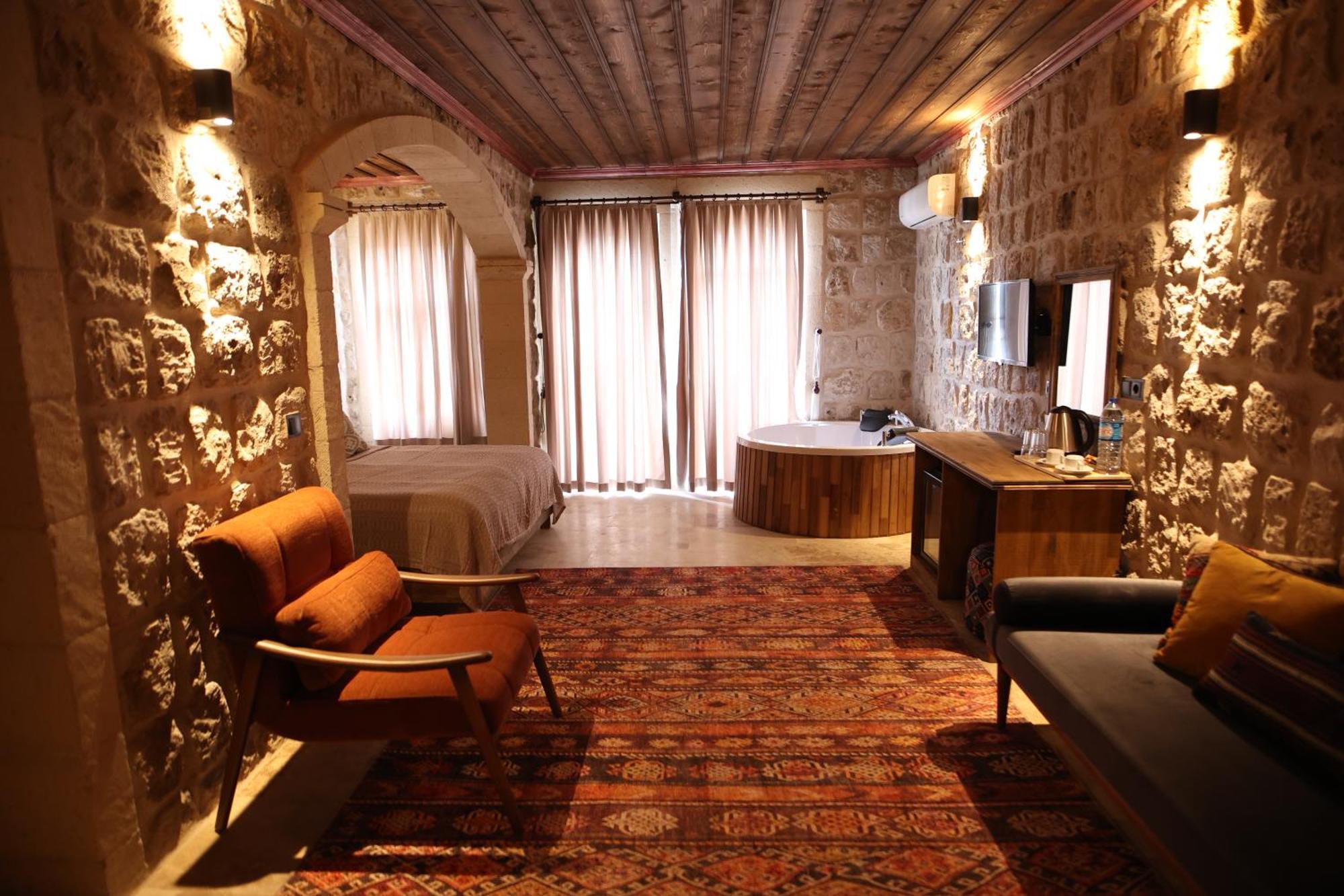 Cappadocia Vita Cave Hotel อูร์กุบ ภายนอก รูปภาพ