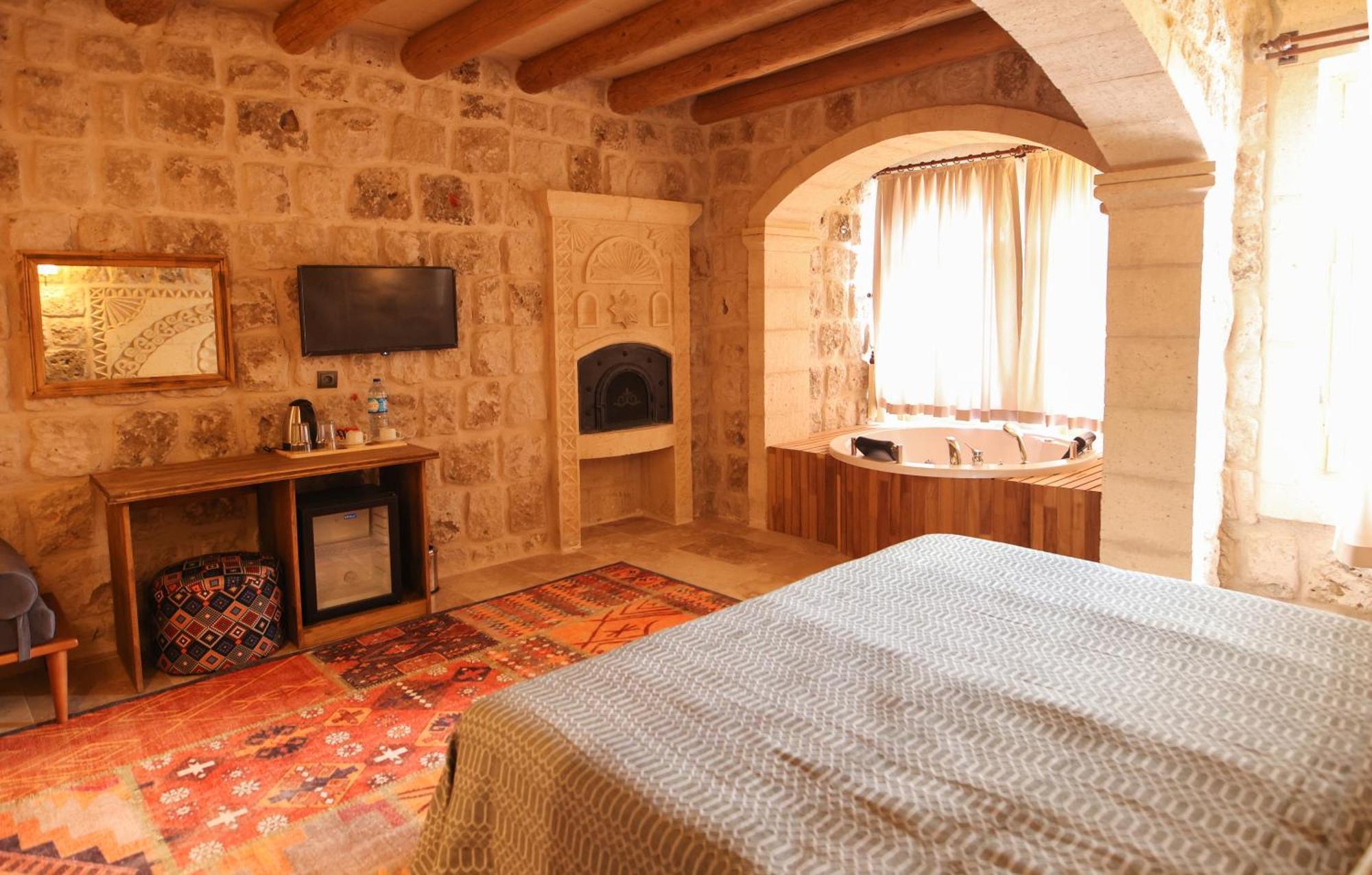 Cappadocia Vita Cave Hotel อูร์กุบ ภายนอก รูปภาพ