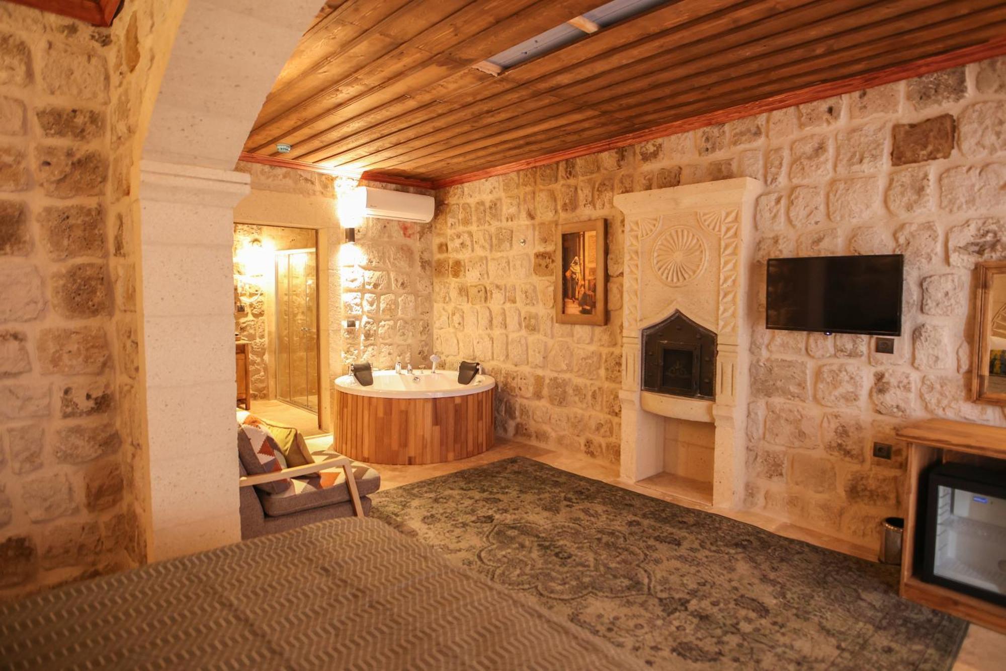 Cappadocia Vita Cave Hotel อูร์กุบ ภายนอก รูปภาพ
