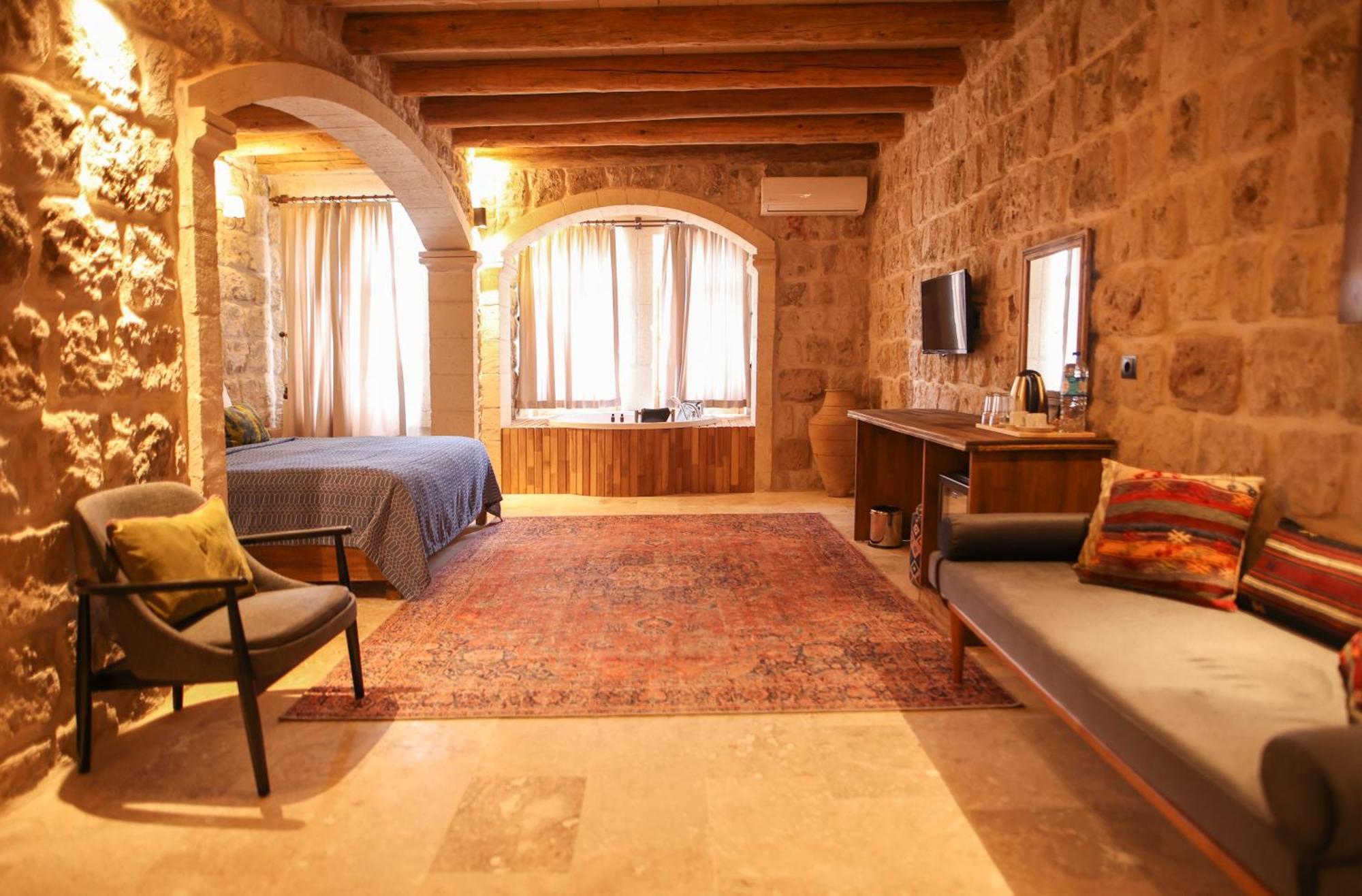 Cappadocia Vita Cave Hotel อูร์กุบ ภายนอก รูปภาพ