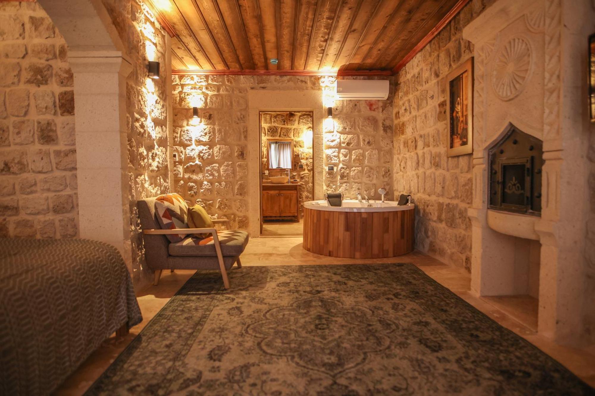 Cappadocia Vita Cave Hotel อูร์กุบ ภายนอก รูปภาพ