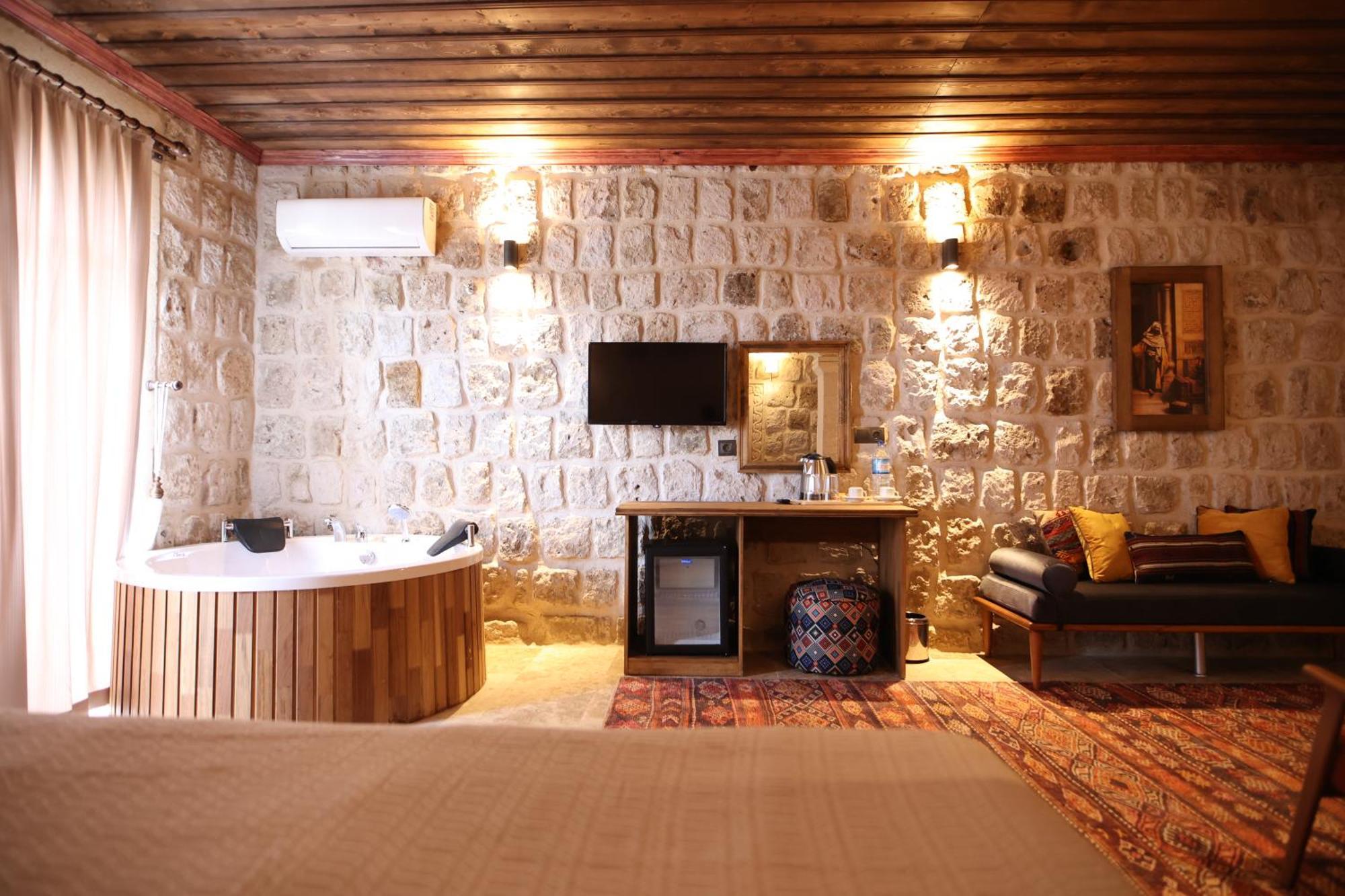 Cappadocia Vita Cave Hotel อูร์กุบ ภายนอก รูปภาพ