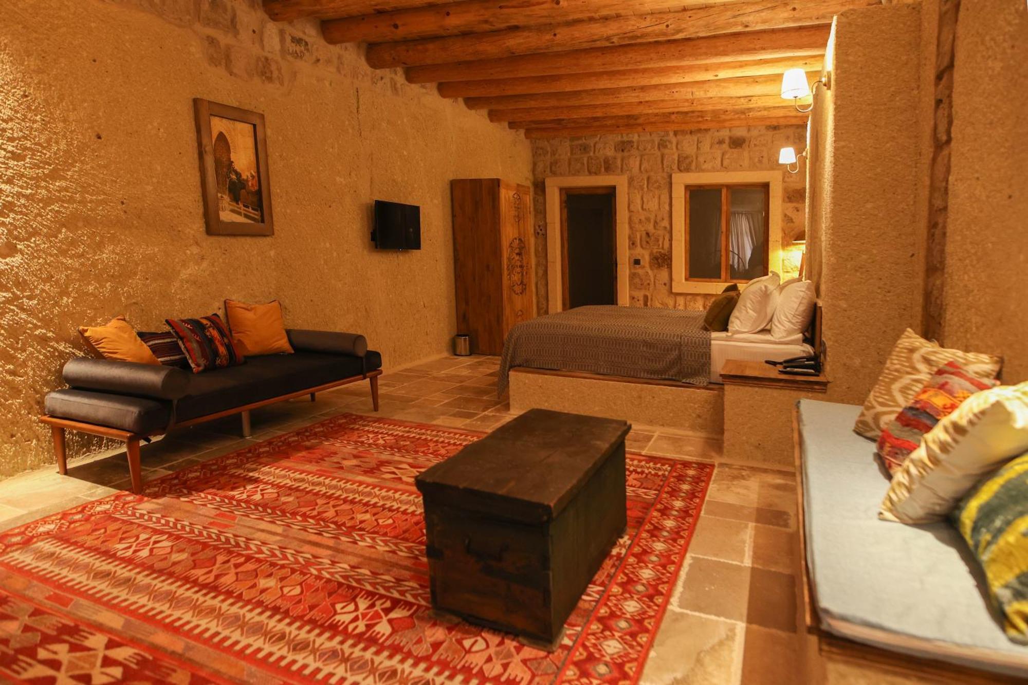 Cappadocia Vita Cave Hotel อูร์กุบ ภายนอก รูปภาพ