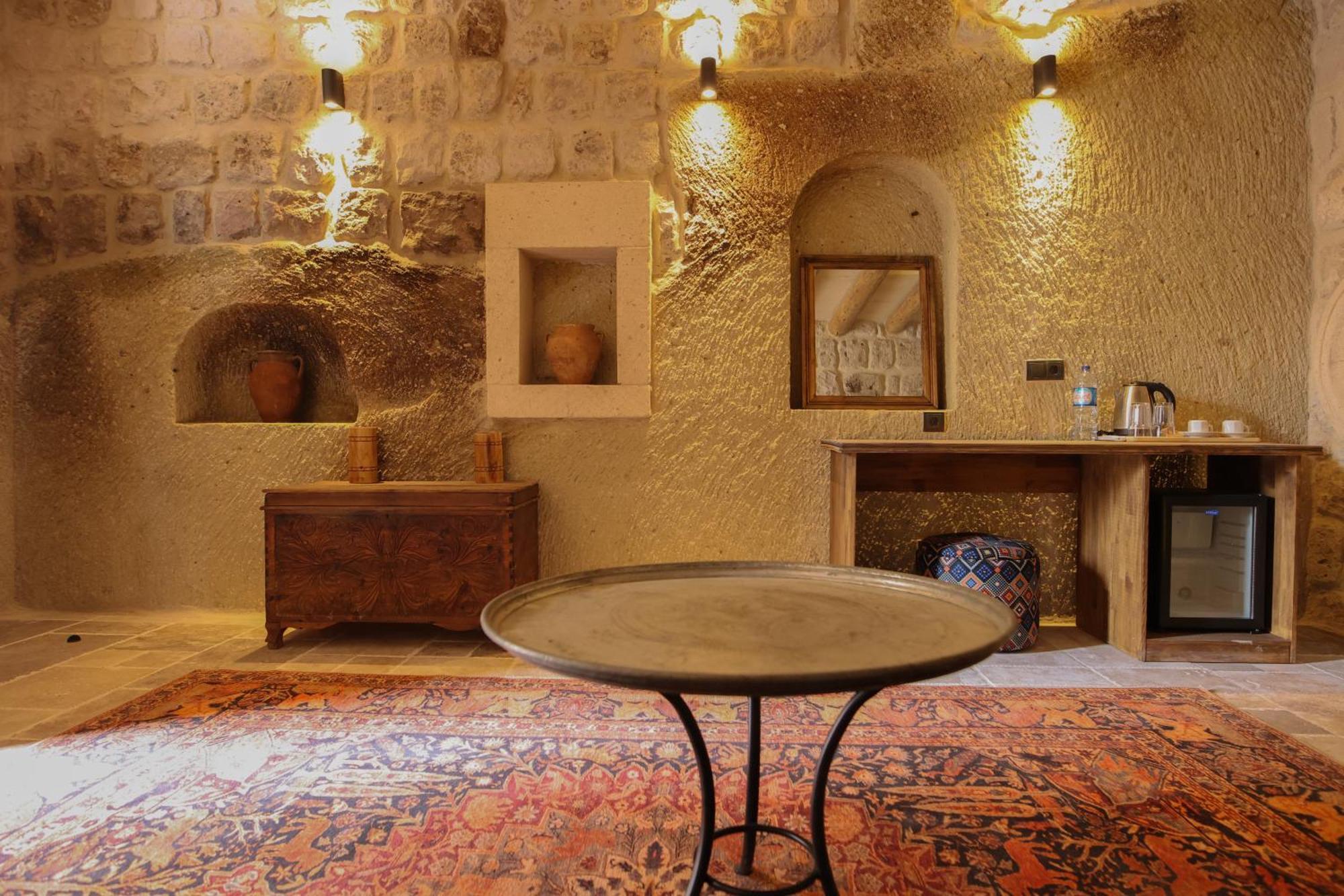 Cappadocia Vita Cave Hotel อูร์กุบ ภายนอก รูปภาพ