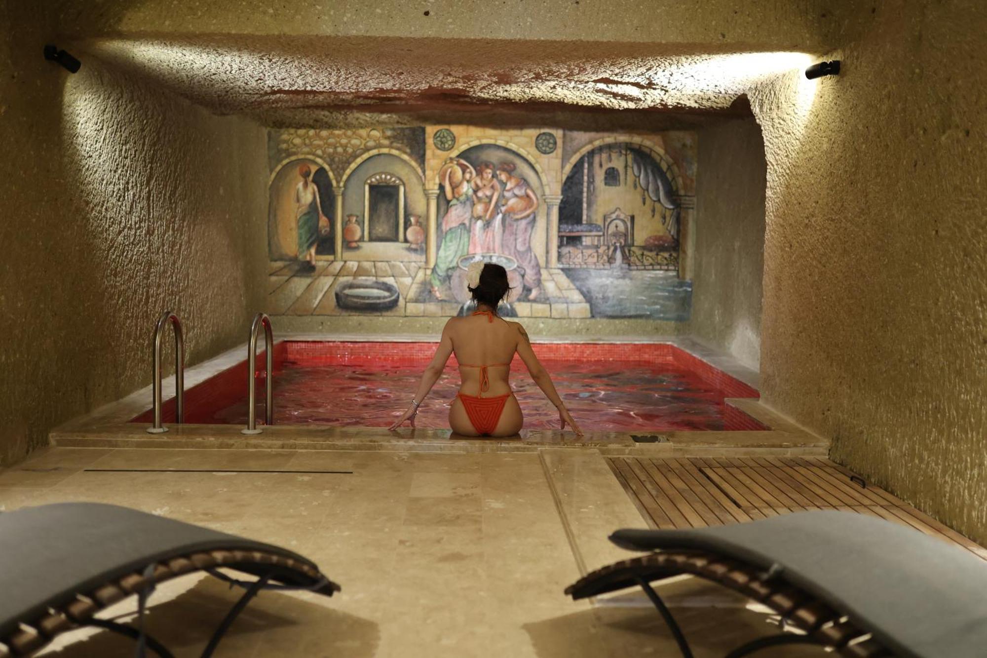 Cappadocia Vita Cave Hotel อูร์กุบ ภายนอก รูปภาพ